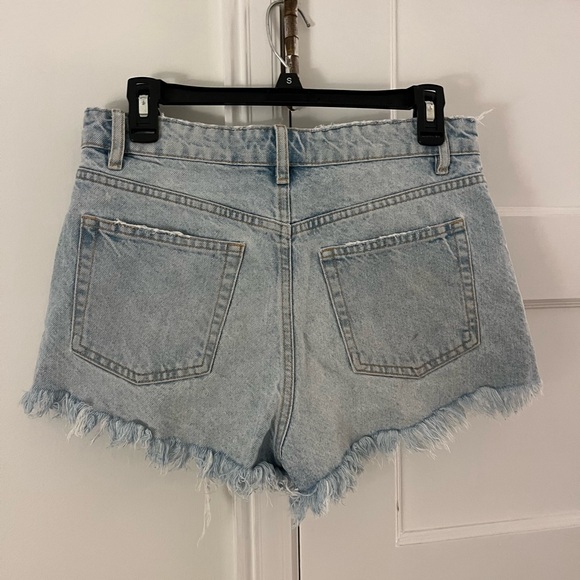 Zara light wash Jean shorts - Picture 3 of 5